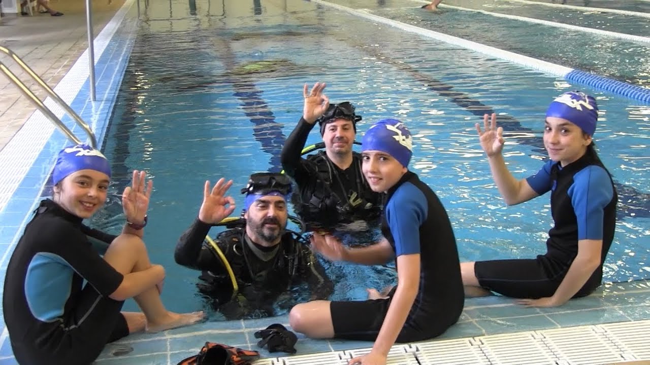 Bautizo de buceo con la secci&oacute;n de subacu&aacute;ticas