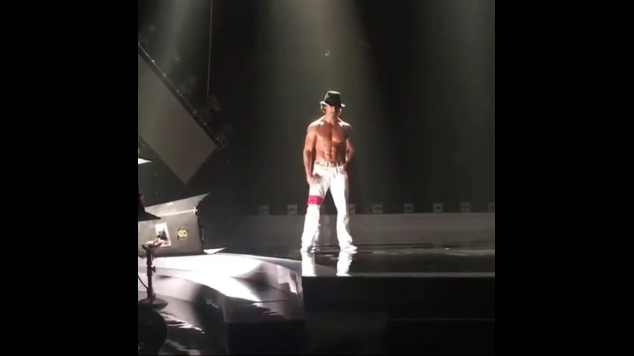 Tiger Shroff  Moon walk + Michael Jackson style + Flying dance