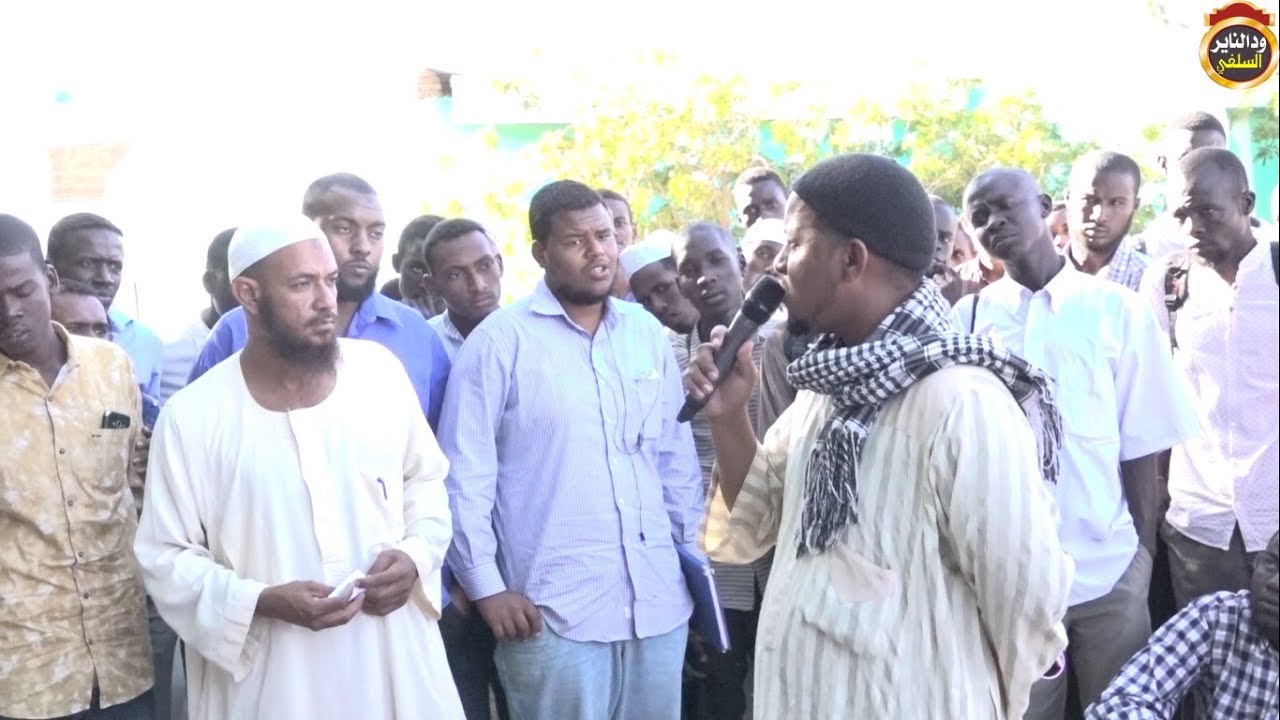 مداخلة شاب يسأل عن حكم السماع لمحمد مصطفى عبدالقادر/ مع الشيخ أحمد البدوي 2018