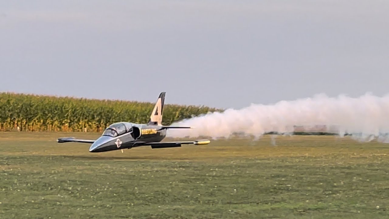 GIANT RC JET Tomahawk Aviation L-39 with JetCat P220 Rxi Pilot Patrick Roth „ Mr. Low-Pass „