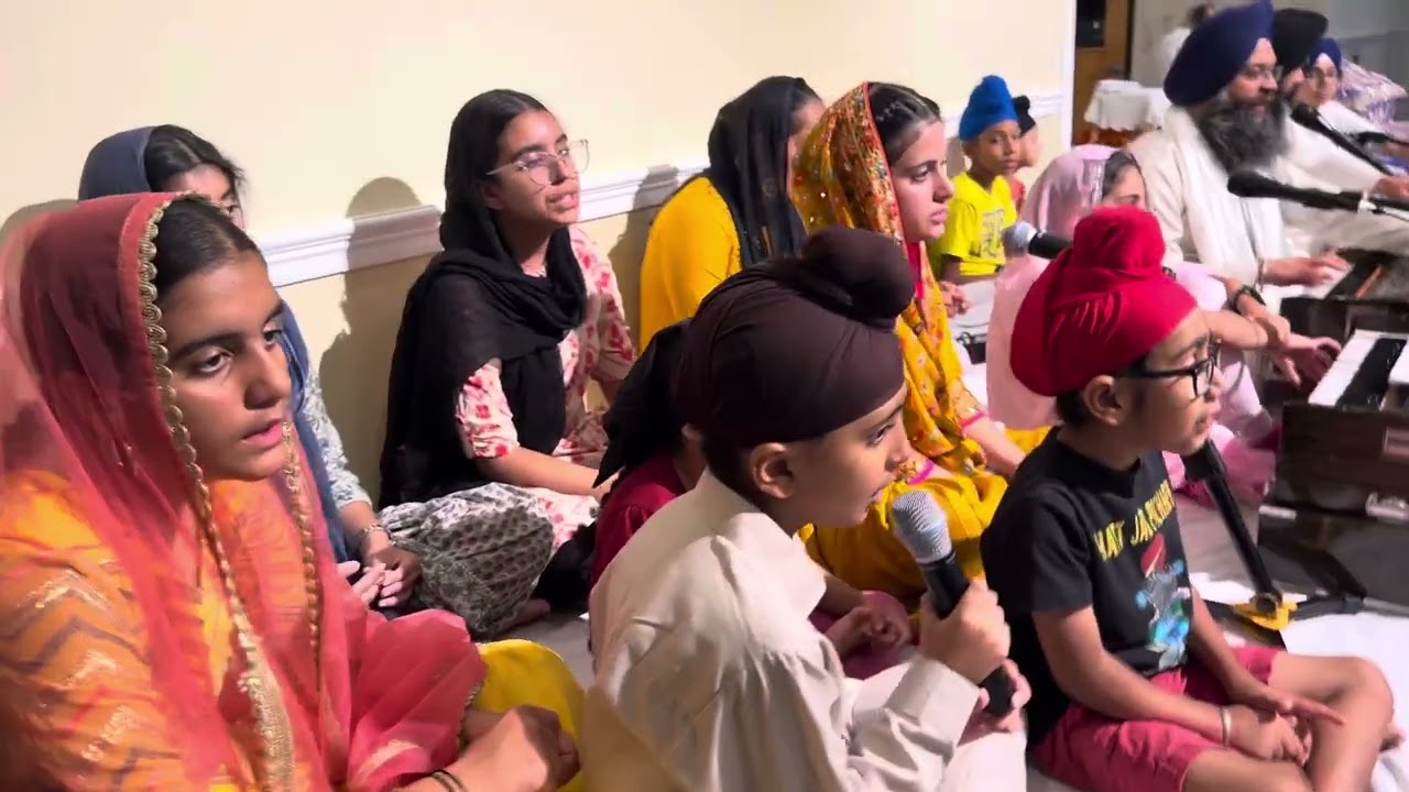 Waheguru simran by Youth and Bhai Mandeep Singh at GGSF