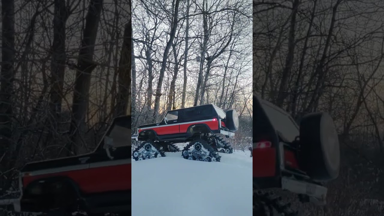 Snow wheelin in the '79 Bronco ❄️😎 #traxxas #bronco #winter #crawling