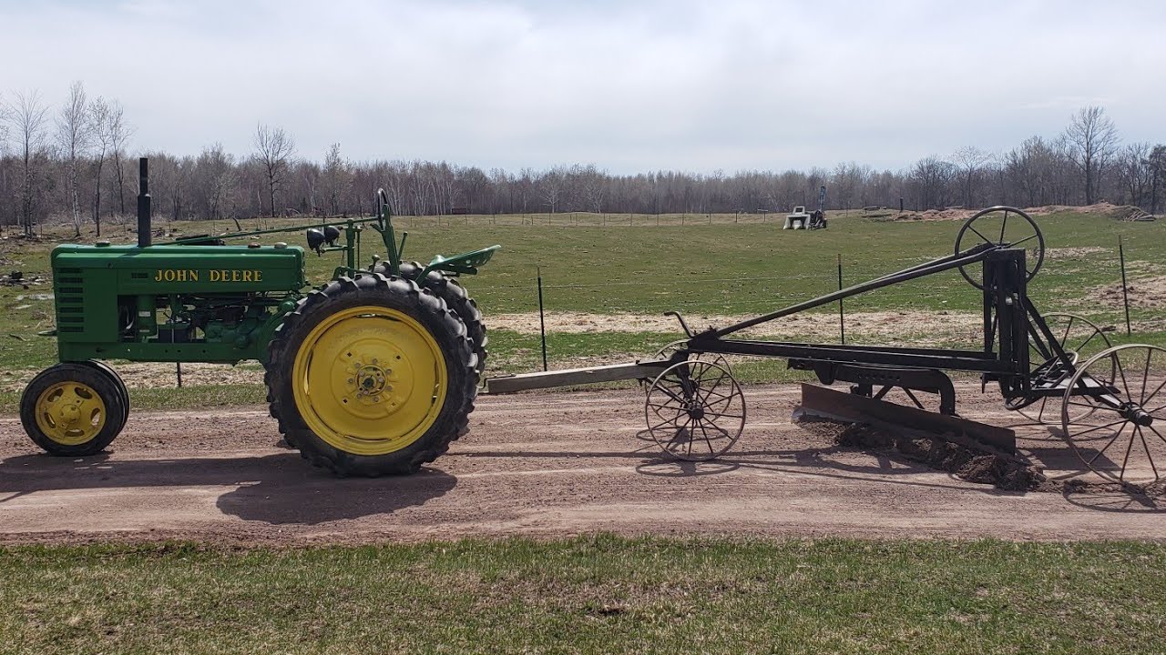 1941 John Deere H Pulling Adams No.3 Road Patrol.