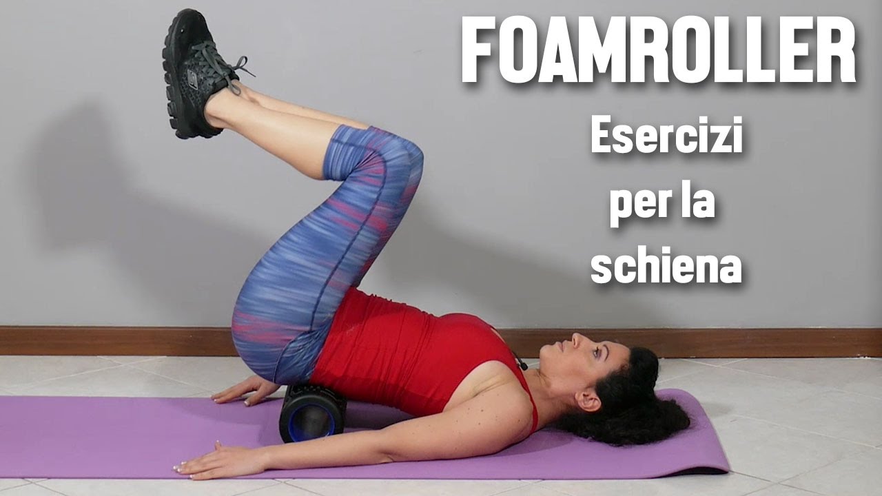 Automassaggio alla schiena con il foamroller