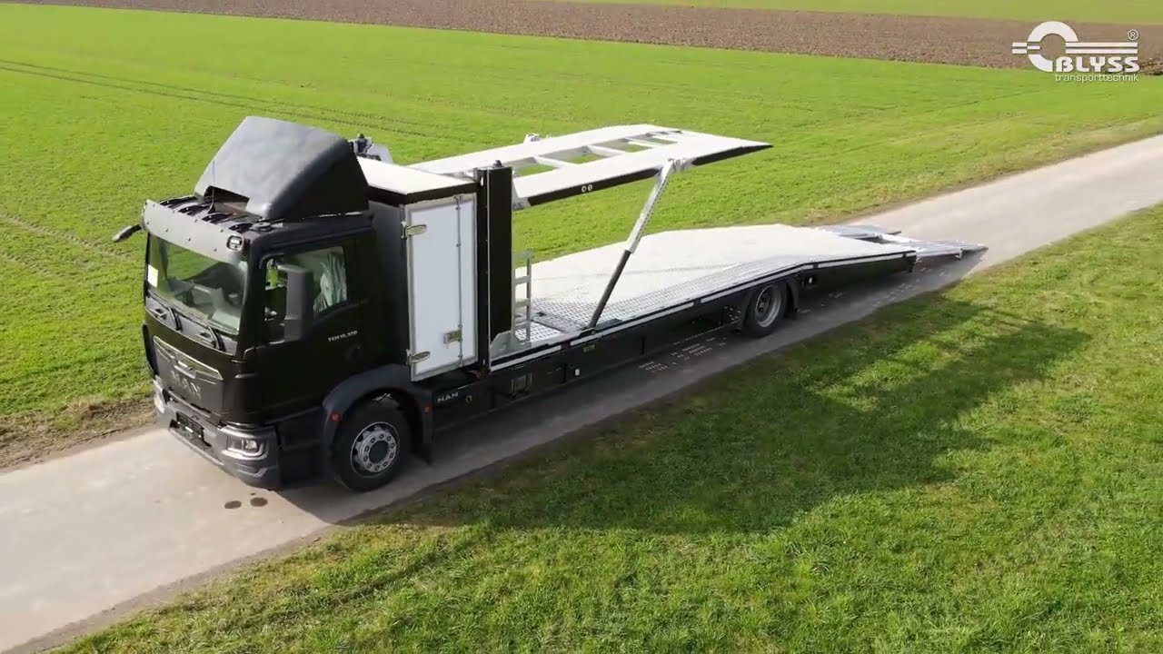 Autotransporter na podwoziu MAN z uchylnym piętrem DS18 Blyss