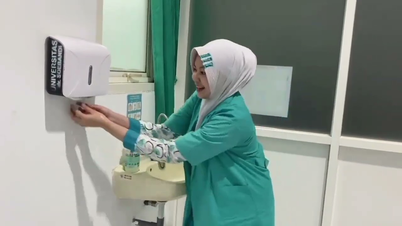 Pijat Perineum // Universitas dr. Soebandi // 22 B Kebidanan