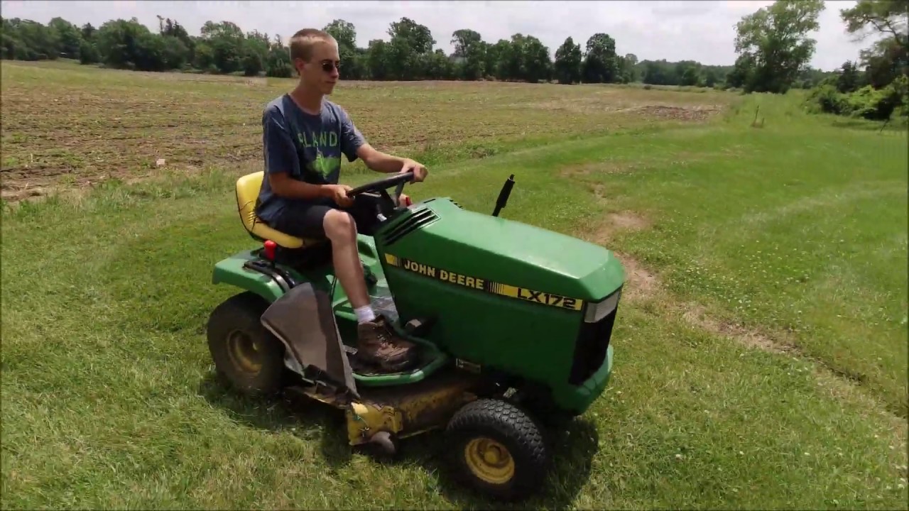 John Deere LX172 in Action!!!