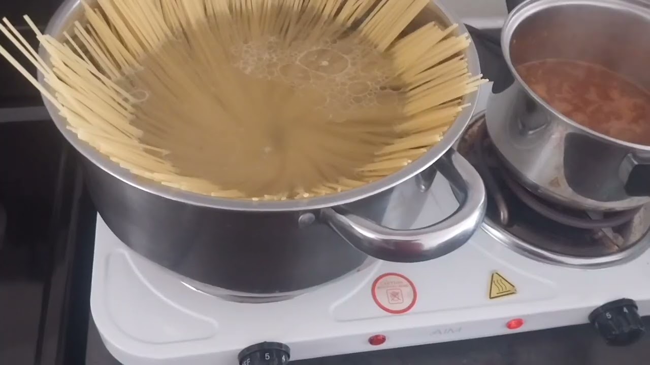Ricardo Joyce Cooks: Season 1 - Episode 5 (Linguine with tin fish - My favorite pasta dish)