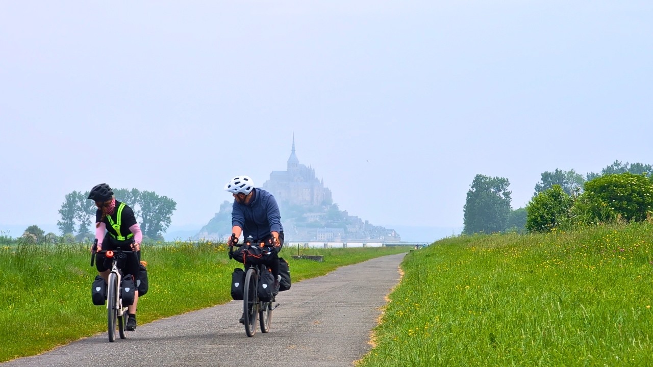 10 Tage mit dem Fahrrad durch die sch&ouml;nste Region Frankreichs | 600 KM Bikepacking Film