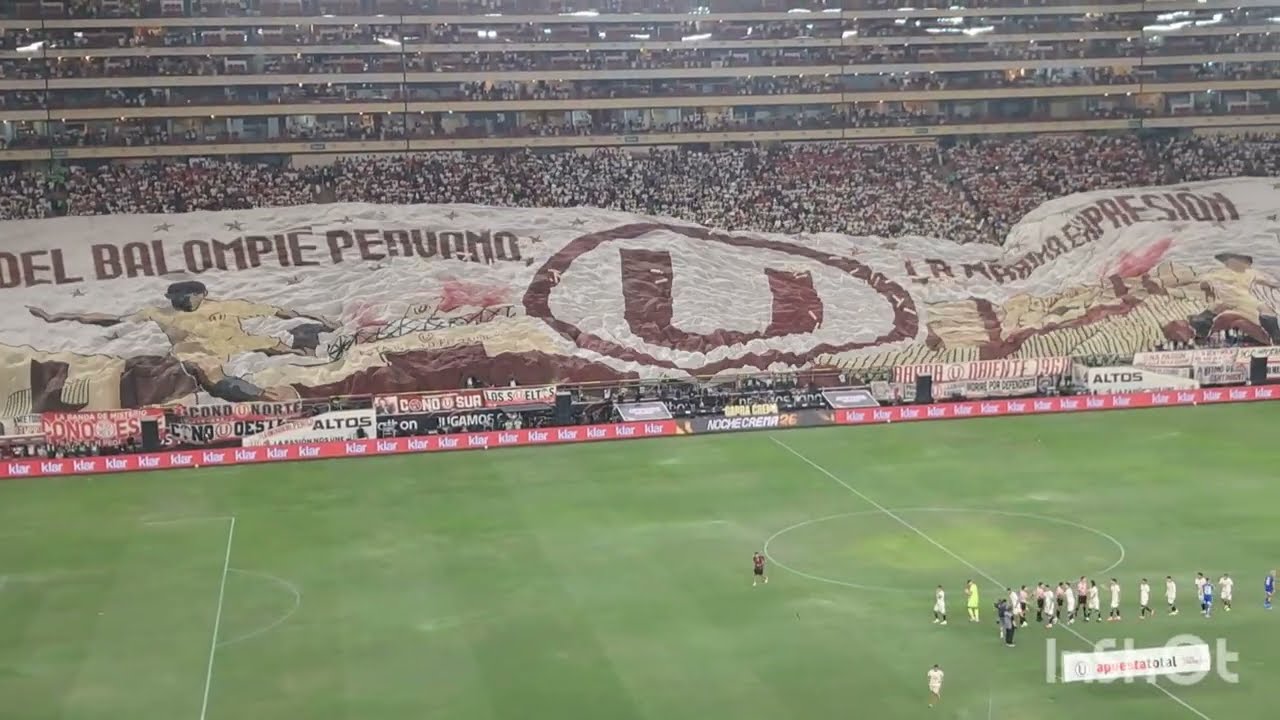 Espectacular salida de Universitario de Deportes a la cancha del Monumental