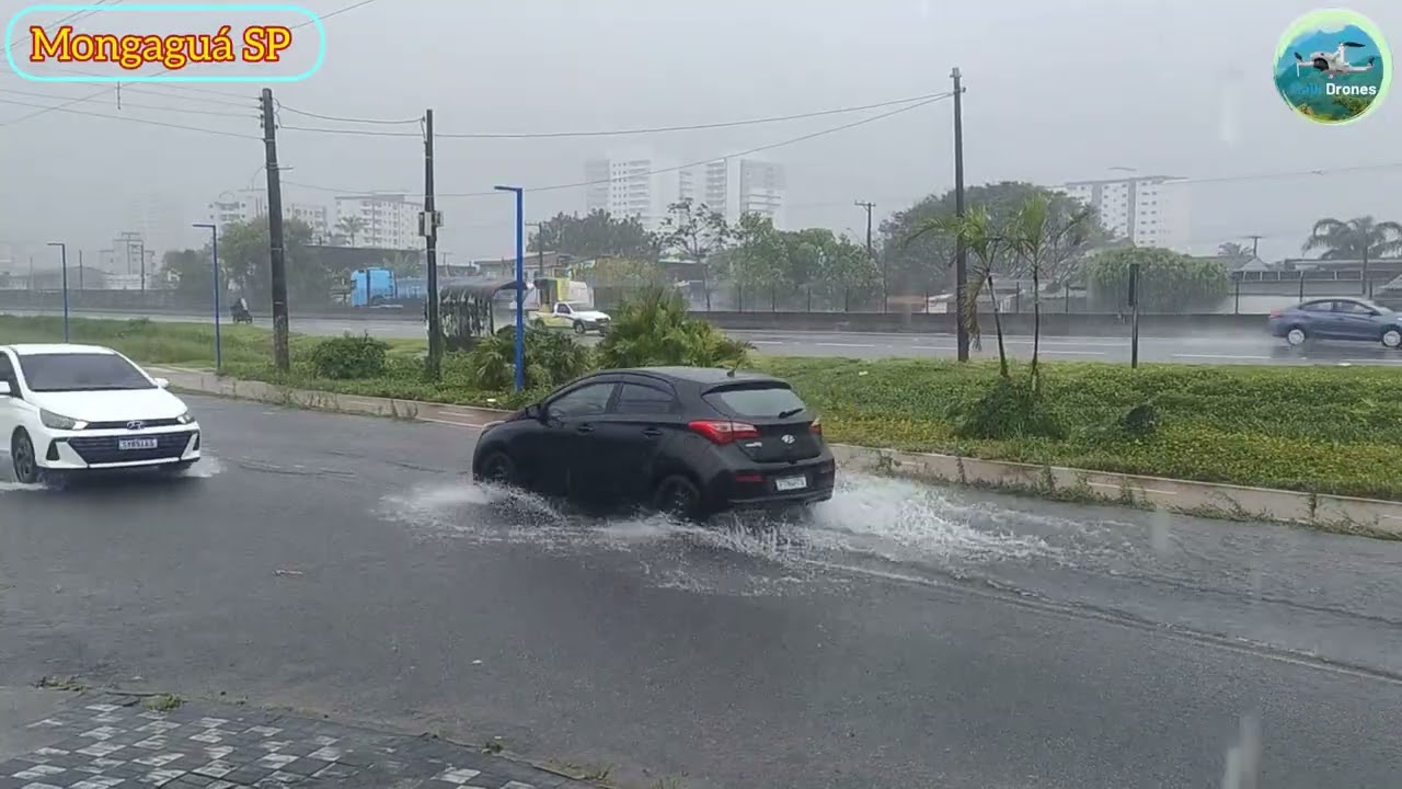 Segunda feira de chuva forte e ruas alagadas em Mongaguá litoral sul sp 24/11/25 🌧️