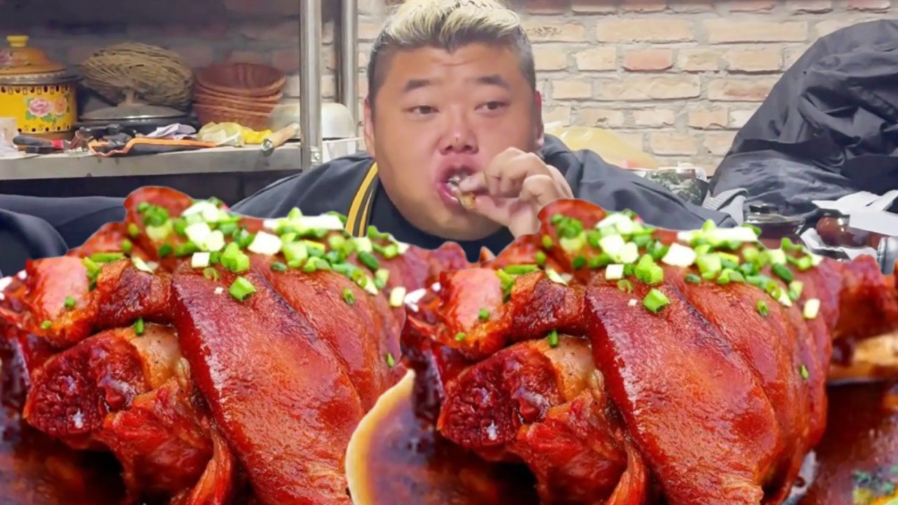 Monkey King makes spicy braised pig's trotters! The numbing spiciness is incredibly satisfying!