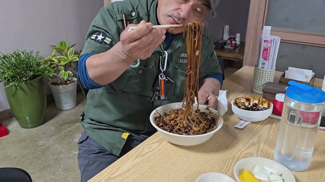 태백 구문소 근처의 동점반점 간짜장 밥한끼  꼽배기 로도 성이안차 한그릇 더하까 ᆢ?