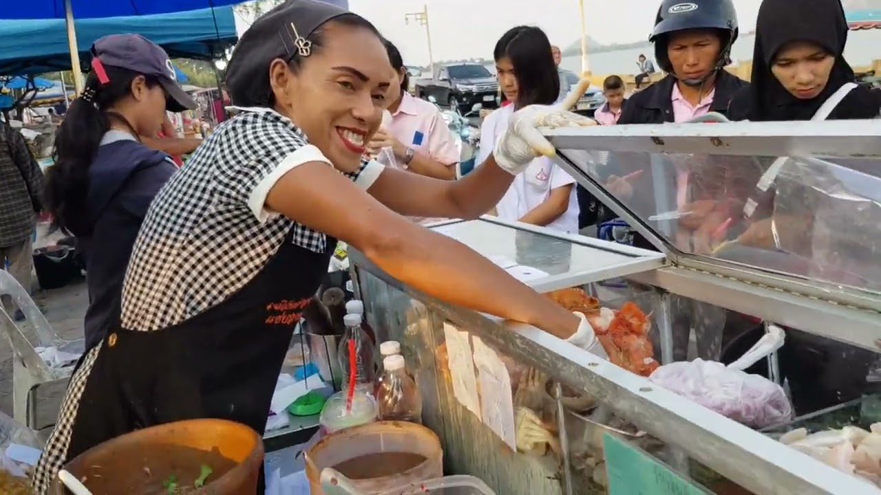 С широкой улыбкой на лице: острый салат из морепродуктов JeaLeak, Таиланд, Прачуапкхири-Кхан.