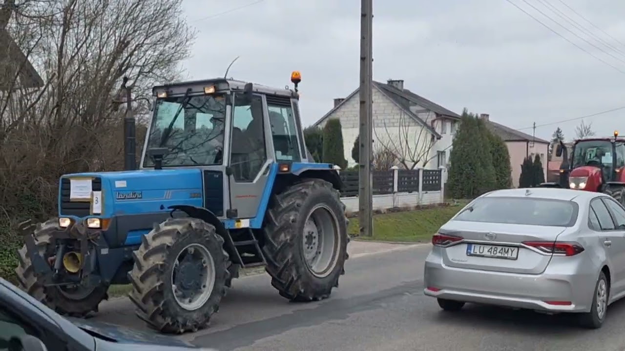 Parda ciągnikami w ZSTR Piotrowice