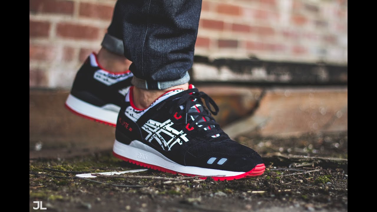 titolo x asics: paper cut
