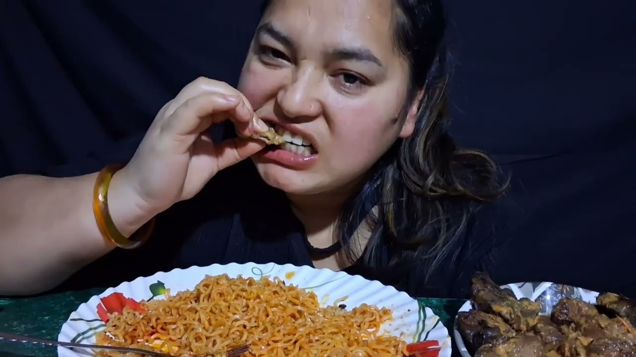 Spicy noodles with chicken liver wow I love  this  🤤🤤🤤🤤🤤 like share subscribe please 🙏 💖 