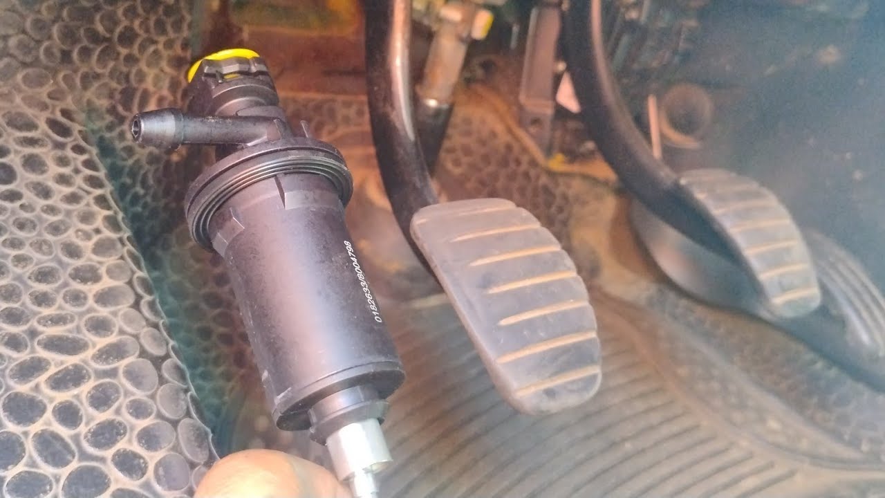 emmeteur d'embrayage casé Renault Trafic