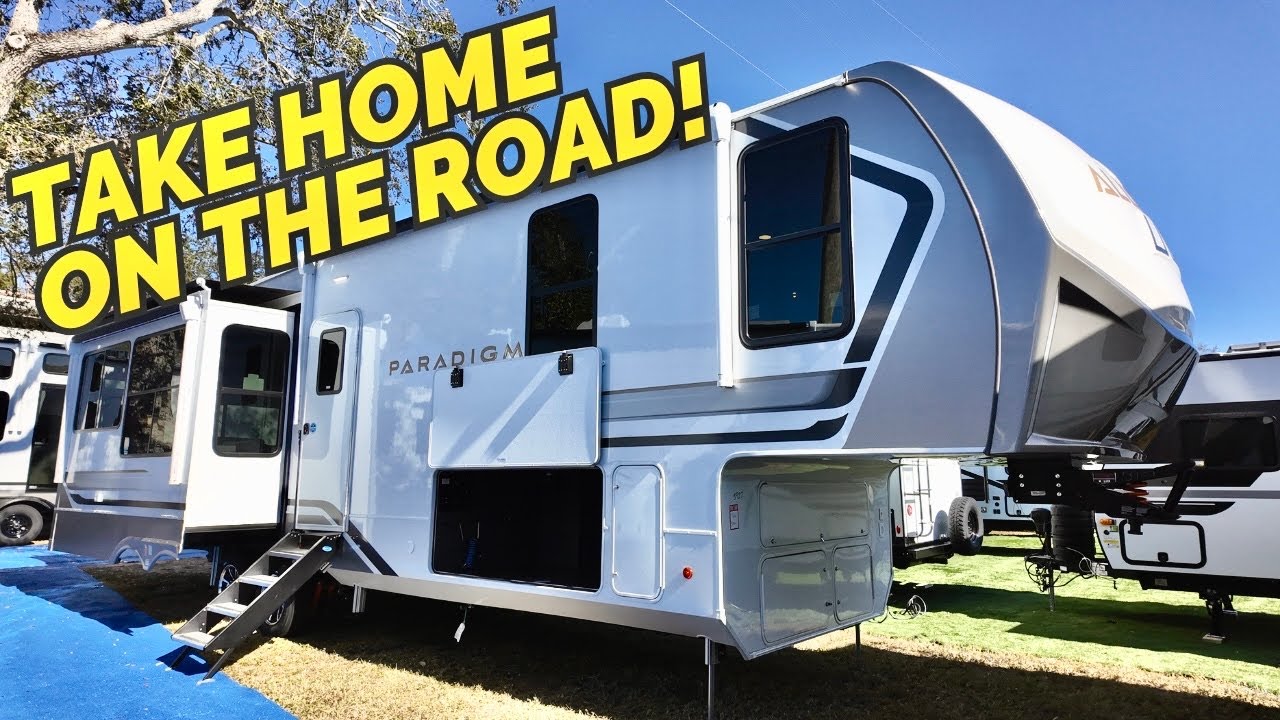 All the comforts of home, on the road! Go GLAMPING in this 2025 Alliance Paradigm 340RL