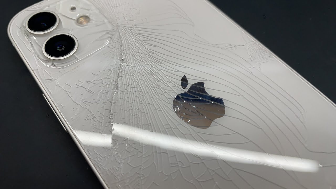 ［カルロは寝坊した］そして修理した。iPhone 12 背面ガラス割れ バックパネル交換修理
