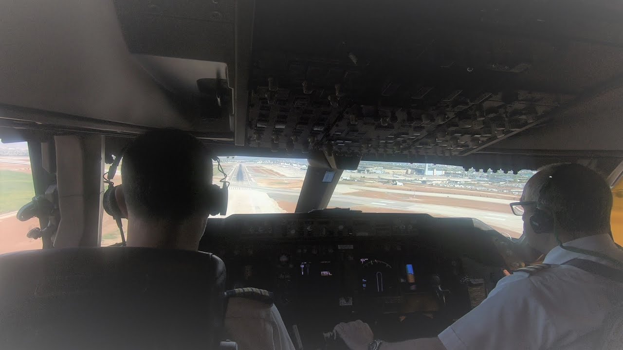 (4K)- Boeing 747-400F ILS12 Approach in Ben Gurion Airport (Cockpit View)