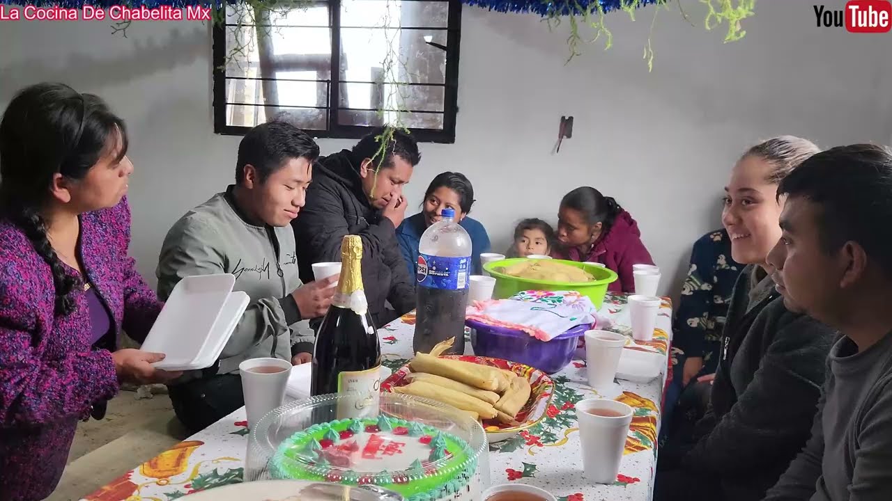 ✅️😃 En familia celebramos la navidad disfrutando de una deliciosa comida 😋 🎄🥳