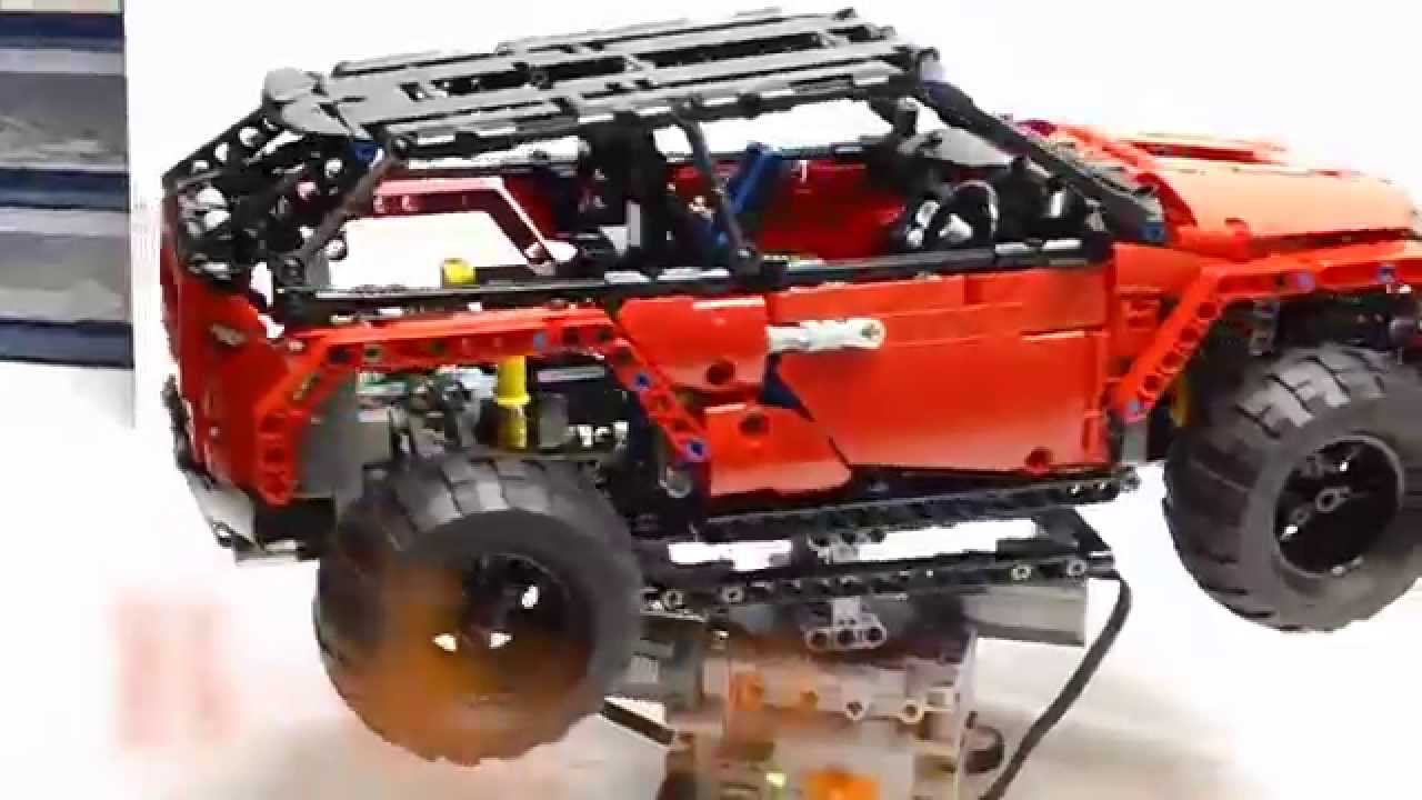 LEGO Technic Compact CUV (by Madoca)
