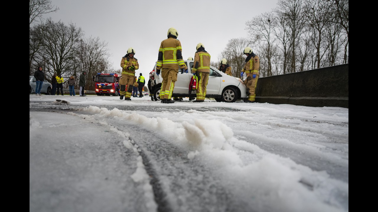 Aanrijdingen door hagel op de weg A28 en N48