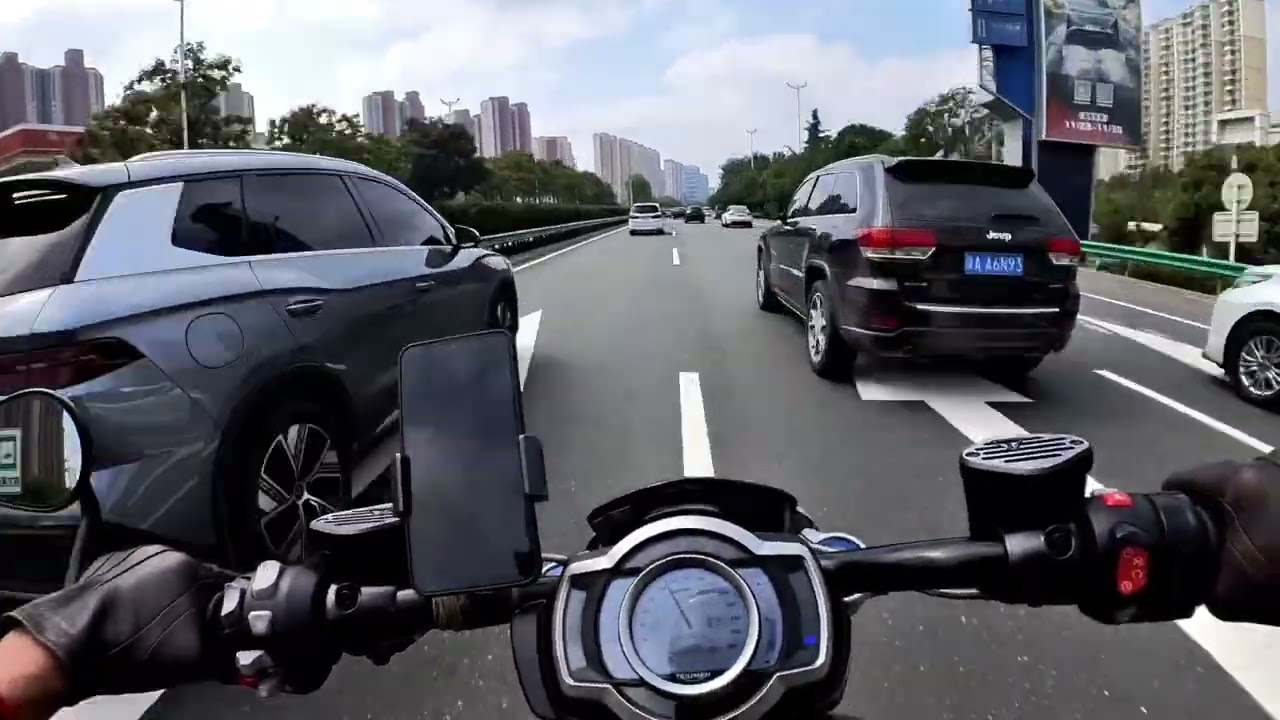 Triumph Rocket 3R, city and highway ride ,19 min ride from home to work sport Mode 