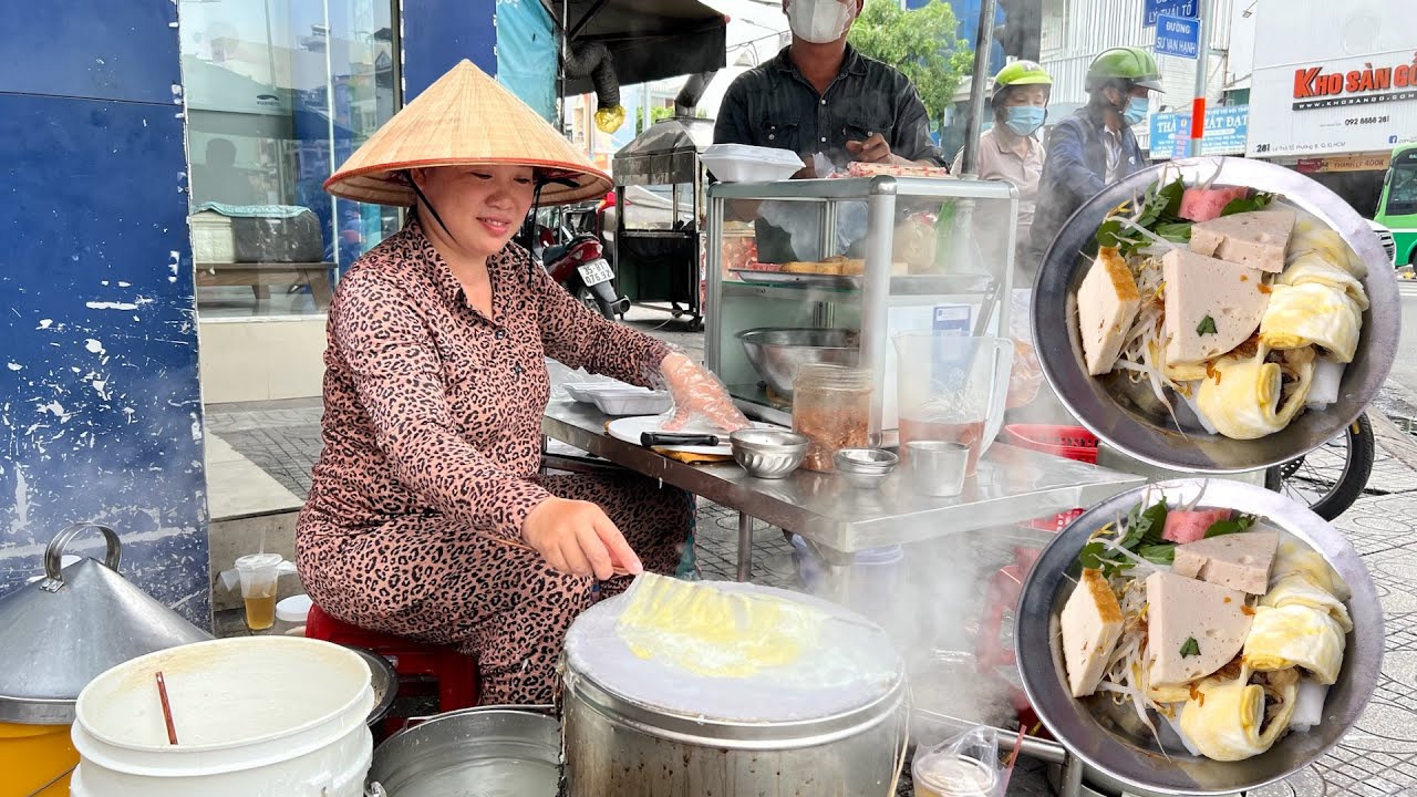 Hàng bánh cuốn nóng ngon có tiếng ở Sài Gòn chị gái làm luôn tay vẫn không kịp bán