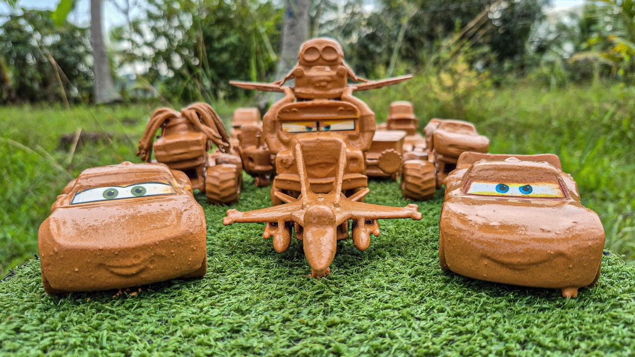 Clean up muddy minicars & disney car convoys! Play in the garden
