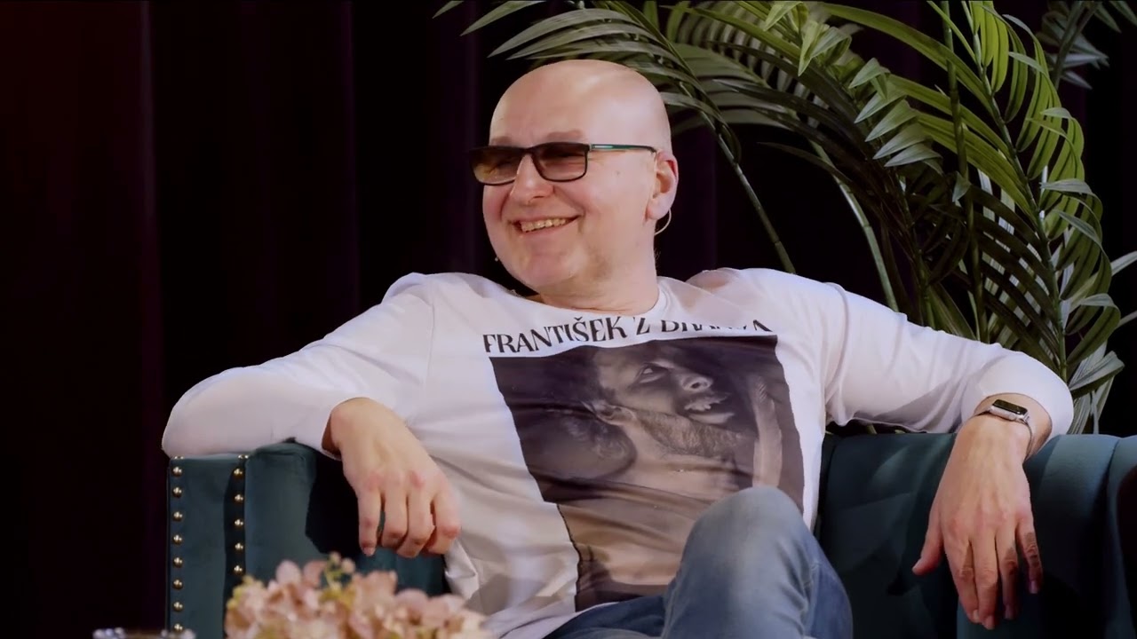 LOU FANÁNEK HAGEN | Dvacet skinheadů vlezlo do šatny a vypukla rvačka. Byl jsem první taťka Šmoula