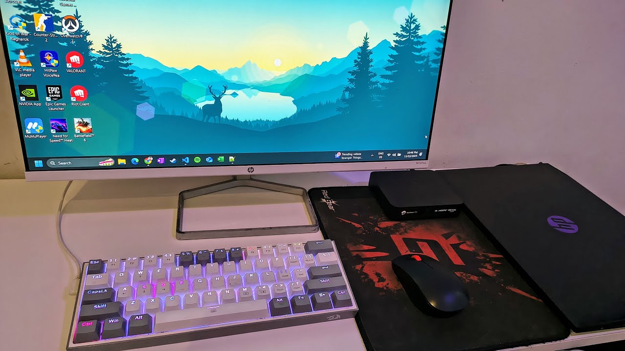 My Clean & Simple Desk Setup