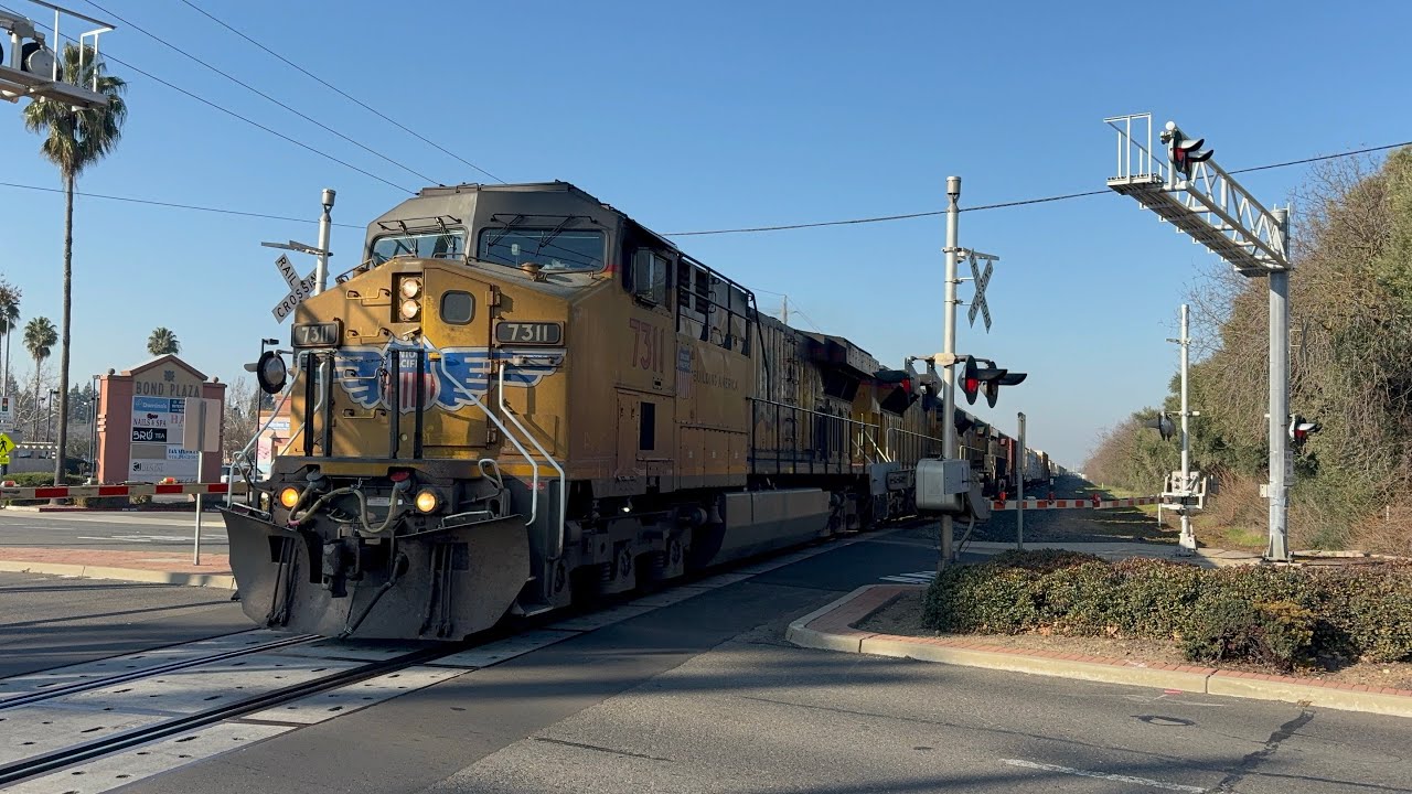 UP 7311 leads a SB freight train on 1-14-2026