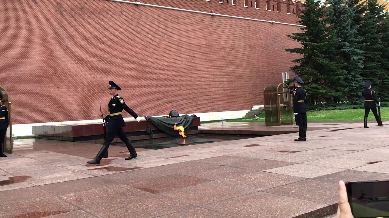 Guard handover ceremony In Tomb of the Unknown Solider