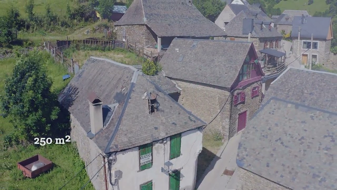 CASA DE PUEBLO A REFORMAR EN MONTCORBAU