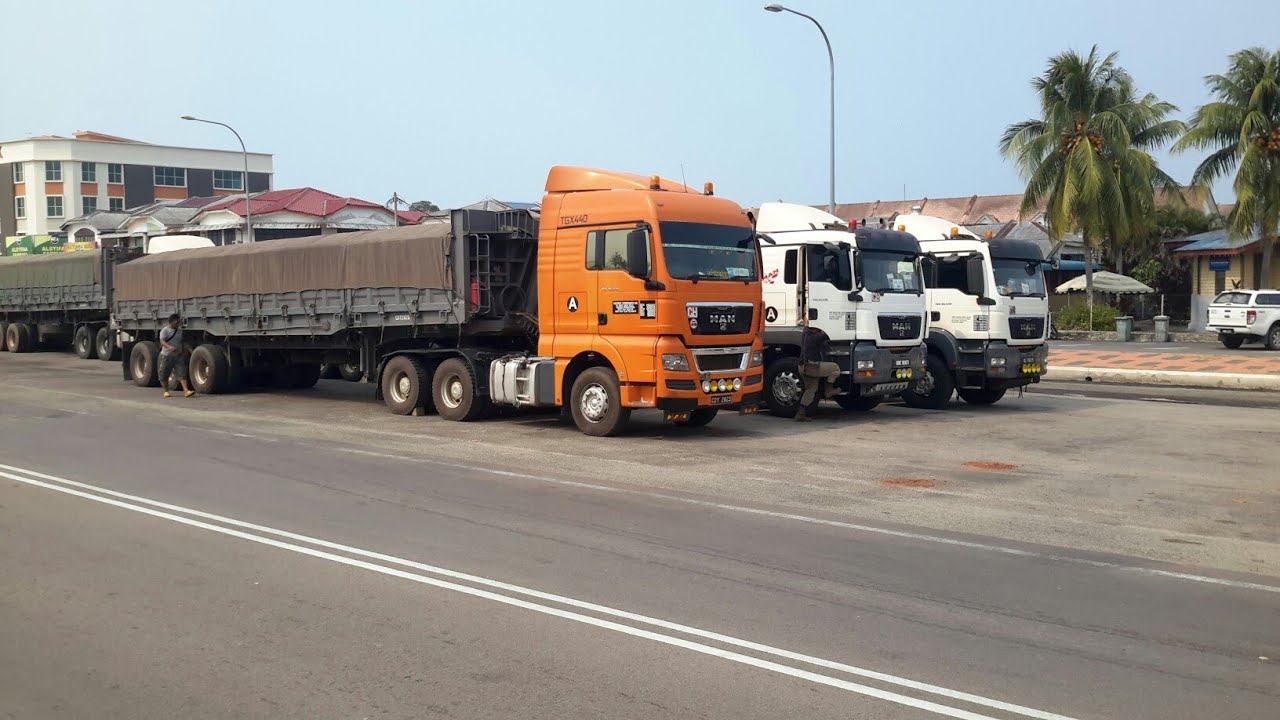 MAN TGX 440,,MAN TGS 430,,ERF 380 lokasi tg gemuk parking sejukan tayar..