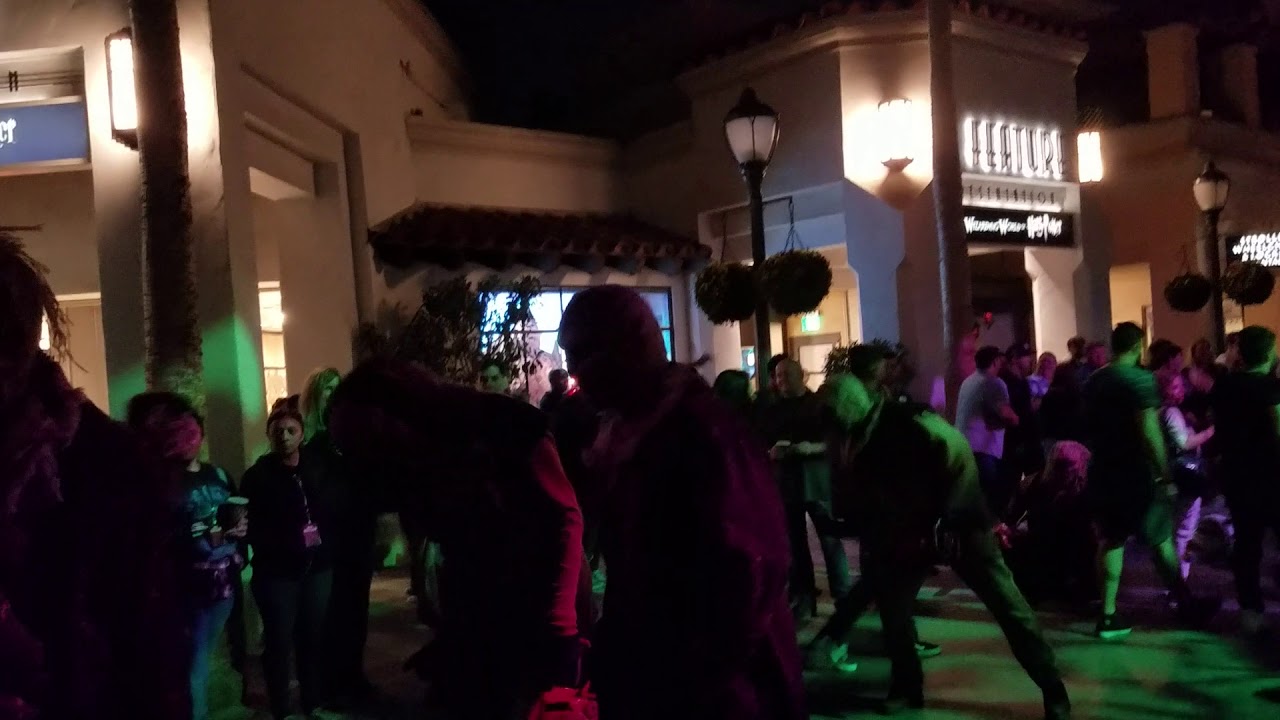 Universal Studios HHN Chainsaw Chase Out Horror Nights Opening Night 2017