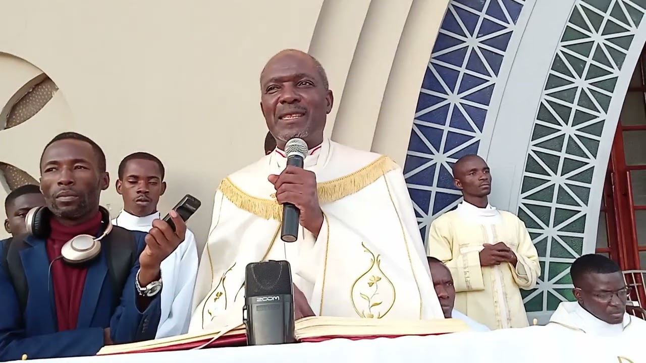 Dom Gabriel Mbilingi Arcebispo do Lubango