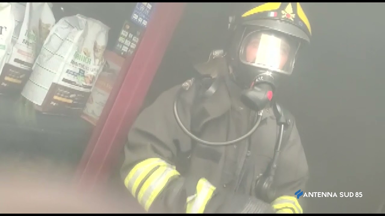 05 Luglio 2021   Taranto   incendio in un negozio di Animali
