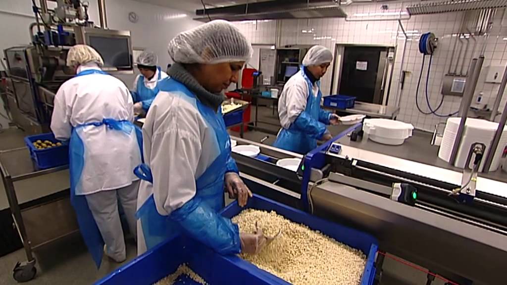 Så jobbar vi med patientmat i Sodexos kök i Märsta
