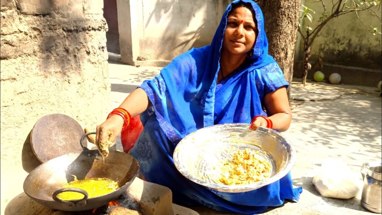आज थोड़ा मौसम ठंडा हुआ तो कढ़ी चावल बना लेते हैँ | Abha Village Ki Duniya Daily Vlog |