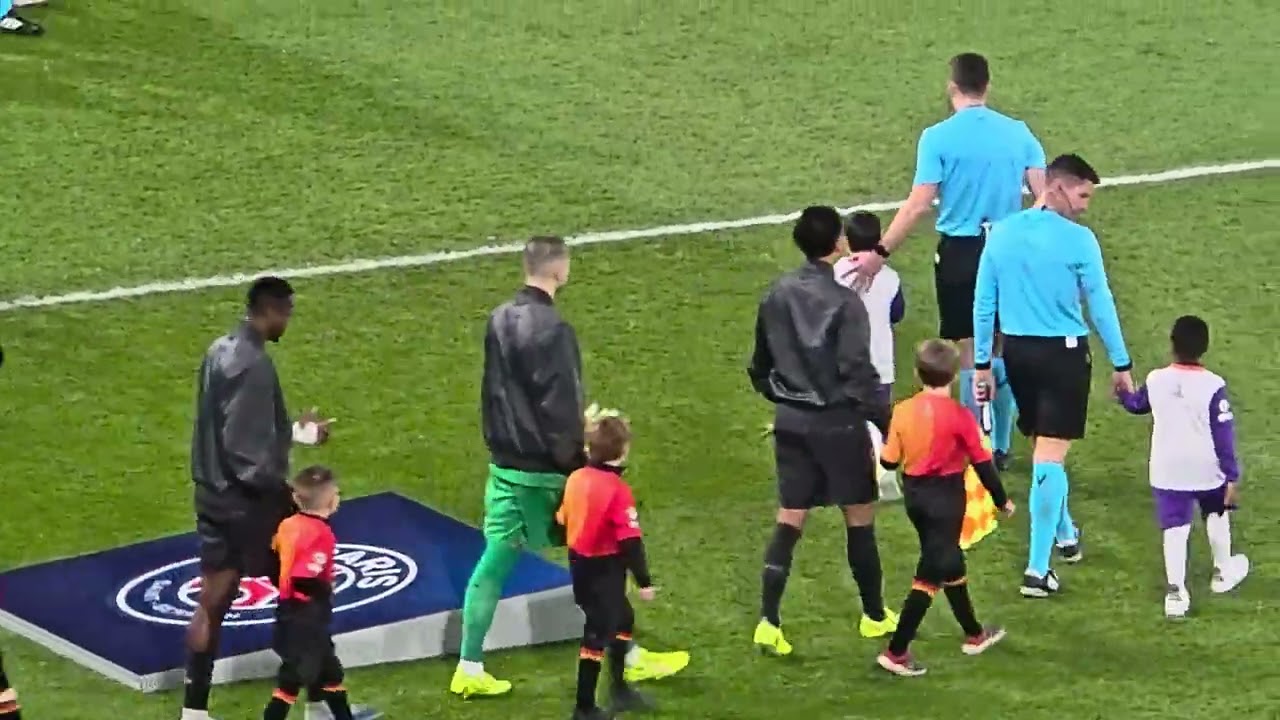 Paris Saint-Germain vs Tottenham : Entrée des joueurs 