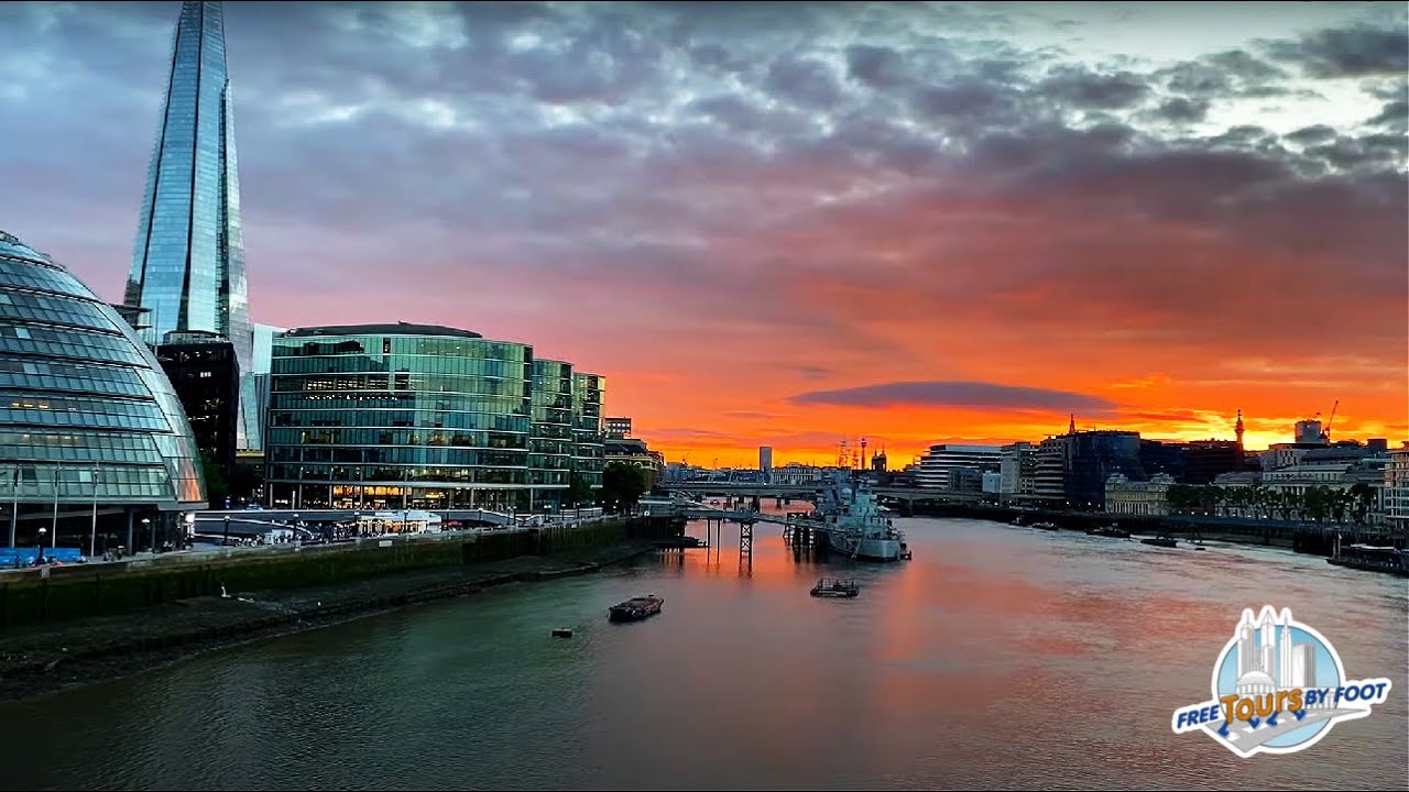 London Night Tour: A Walk along the River Thames
