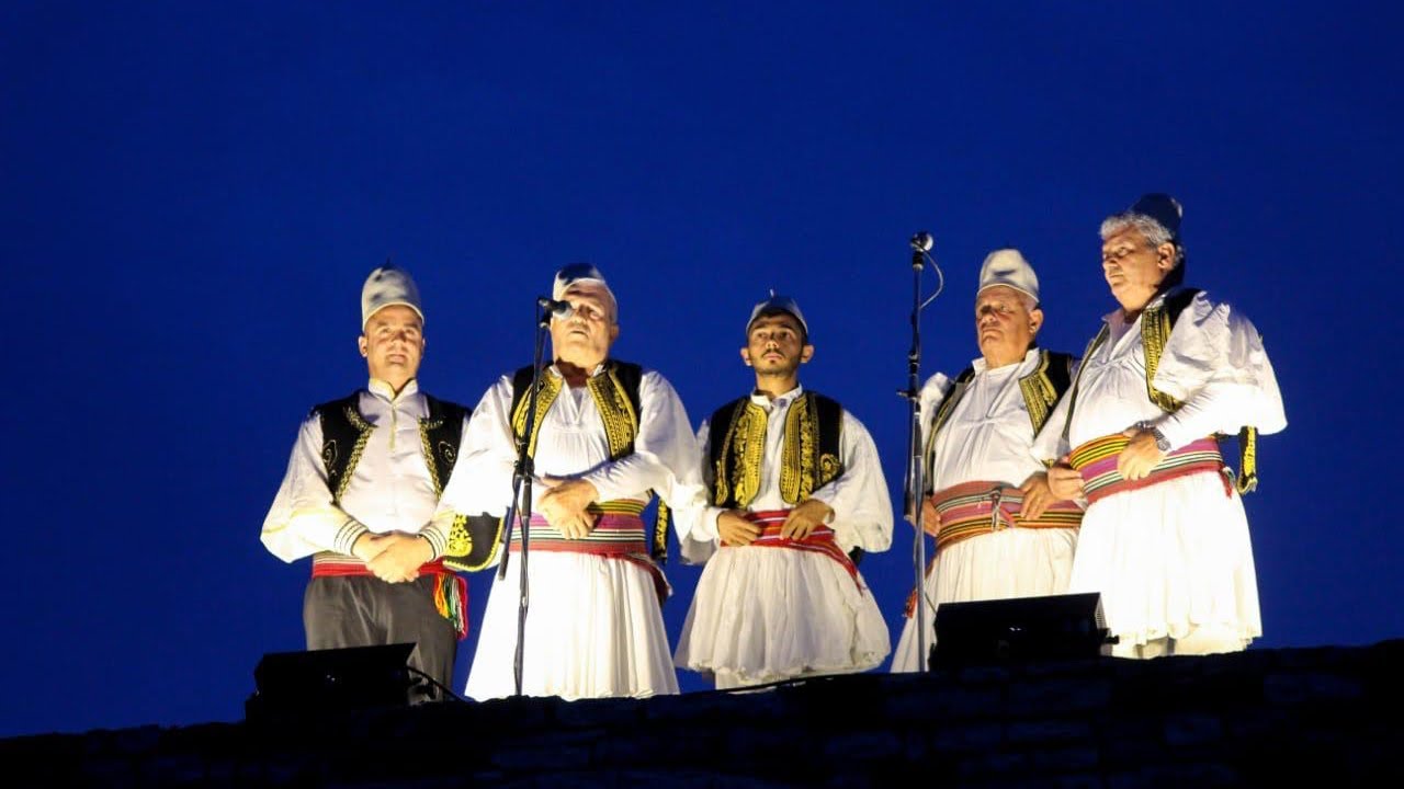 Ç’bënet në shtëpin' tonë , Roland Çenko & Grupi Argjiro