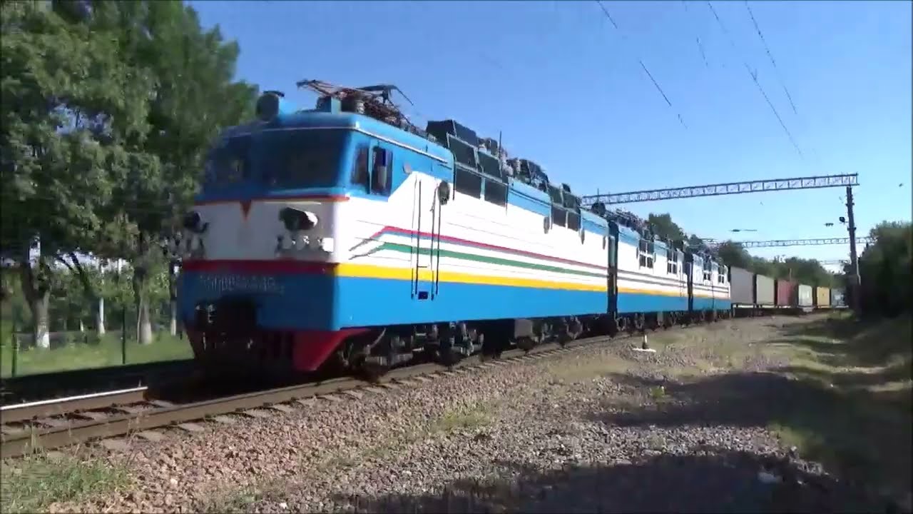 2024 July   7 Uzbekistan VL80  Freight train at near  Tashkent ウズベキスタン鉄道トロピカルVL80　3重連タシケント近郊