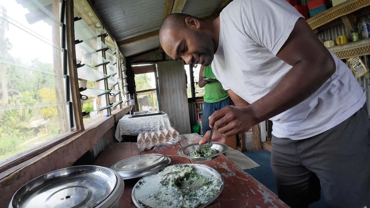 Namosi Style Boiled Taro Leaves in Coconut Milk (Rourou Pizza)🇫🇯