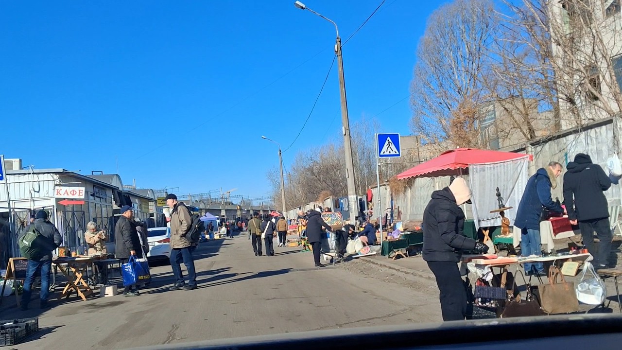A wonderful flea market on a sunny spring day. We bought a rare item.