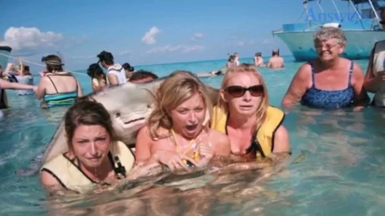 These Creepy Photobombs Will Give You Serious Goosebumps
