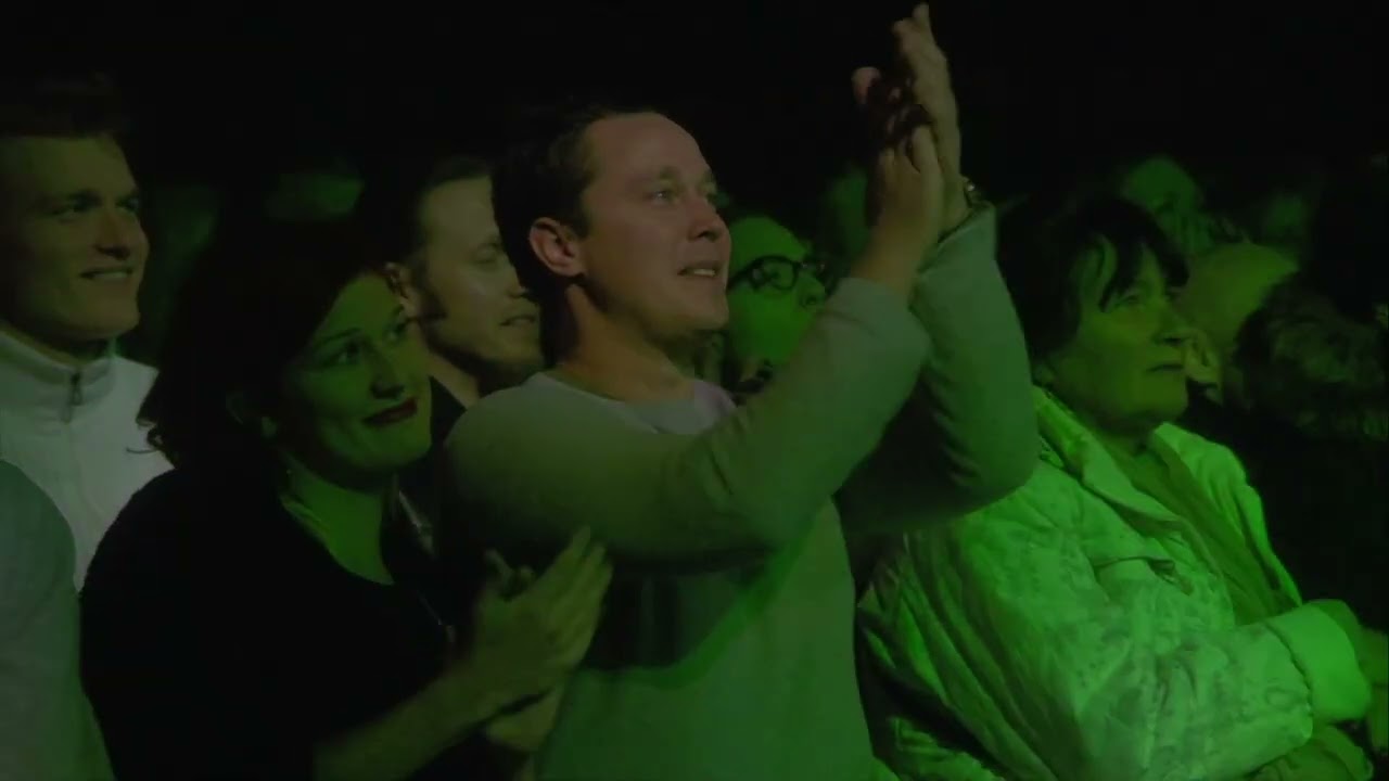 Ismo Leikolan eeppinen teleportaatiointro Jäähallishow (2015)
